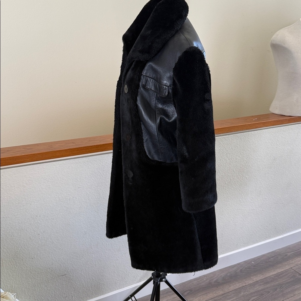 One of a kind Black genuine leather and Faux Fur Coat - Picture 5 of 17